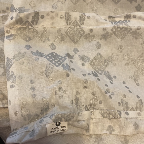 THE ART BOX Wall Tapestry for Bedroom -Silver/white. - Picture 6 of 9